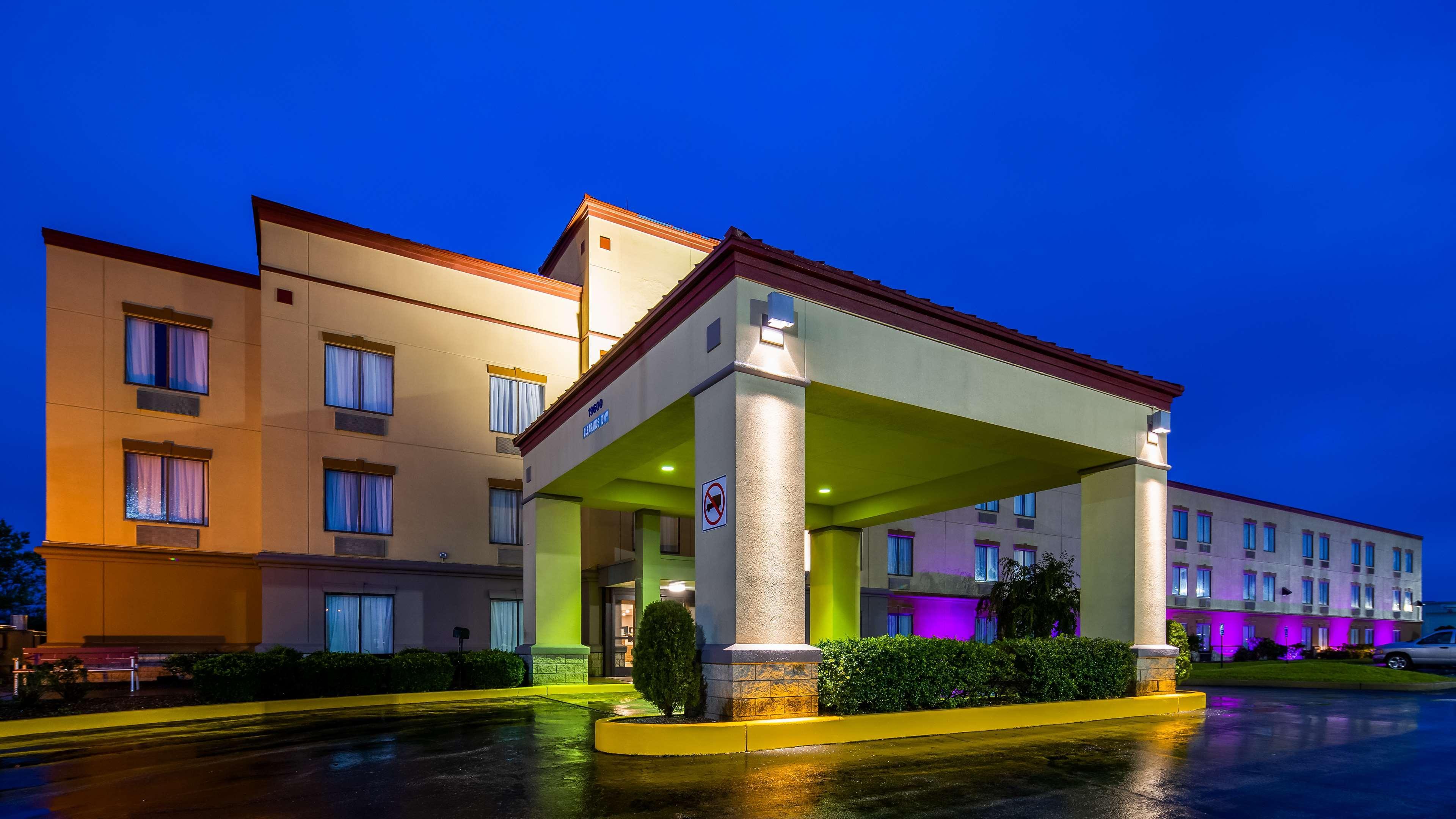 Red Roof Inn Evansville Stacer Bagian luar foto