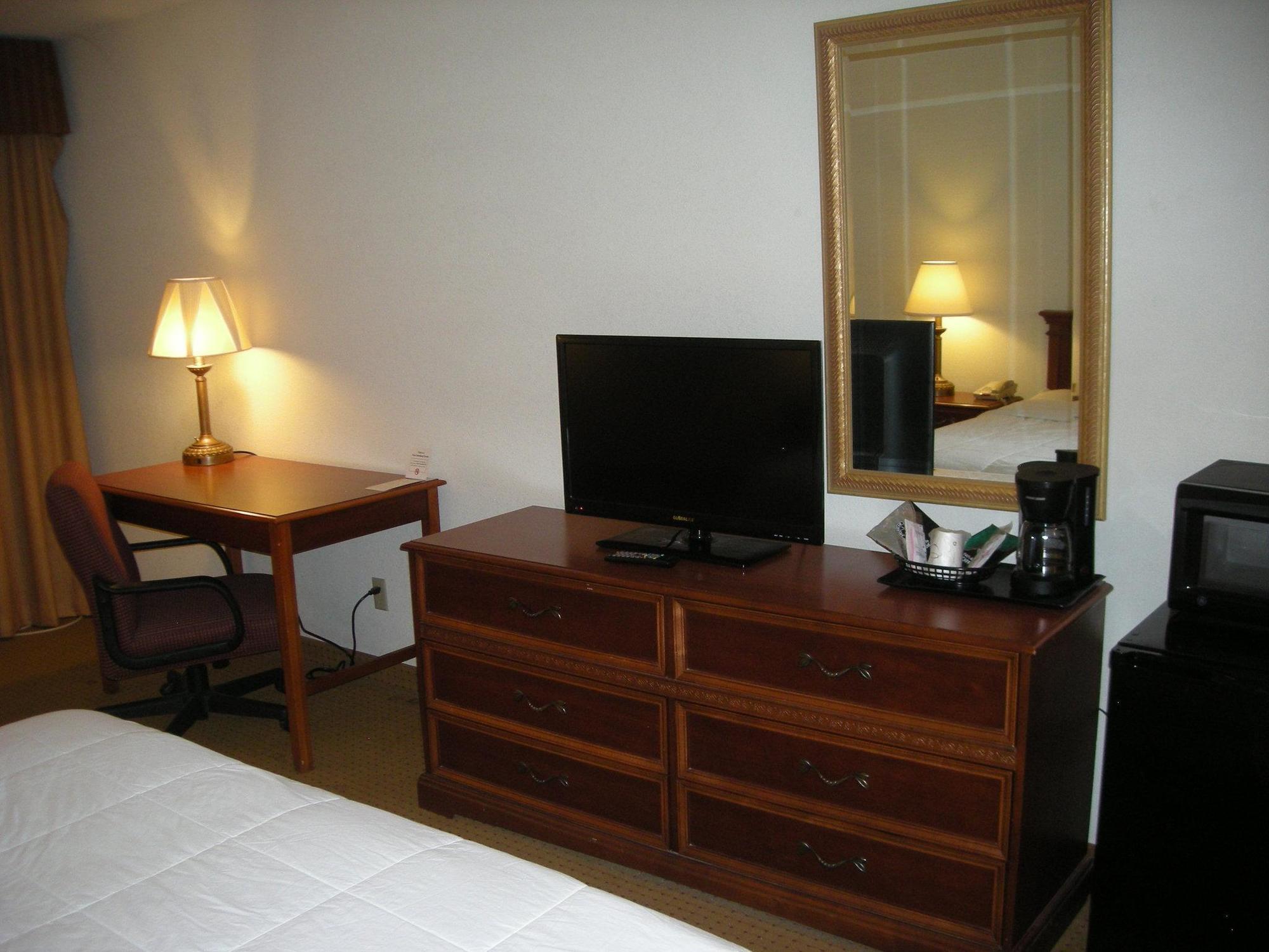 Red Roof Inn Evansville Stacer Bagian luar foto