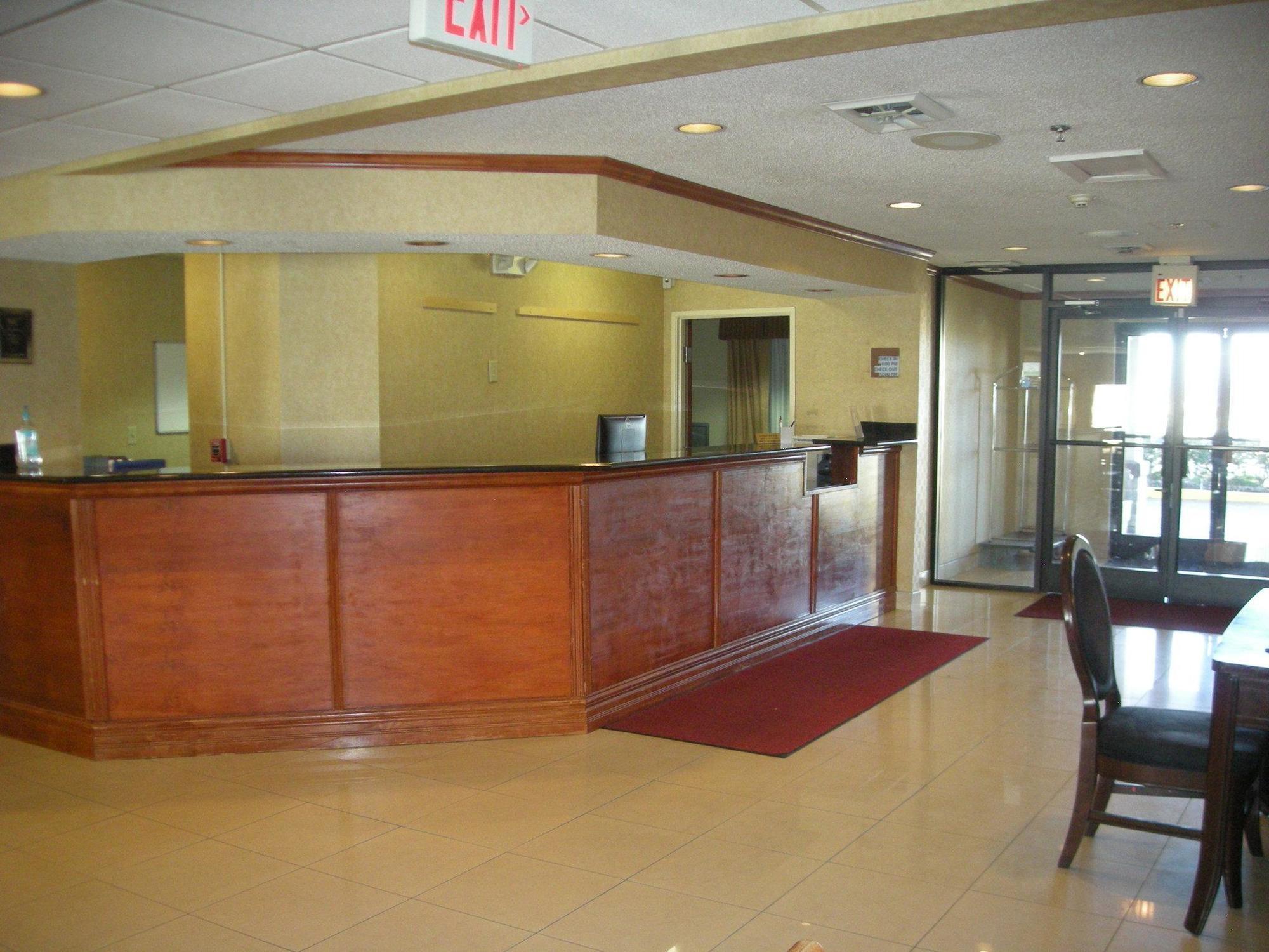 Red Roof Inn Evansville Stacer Bagian luar foto
