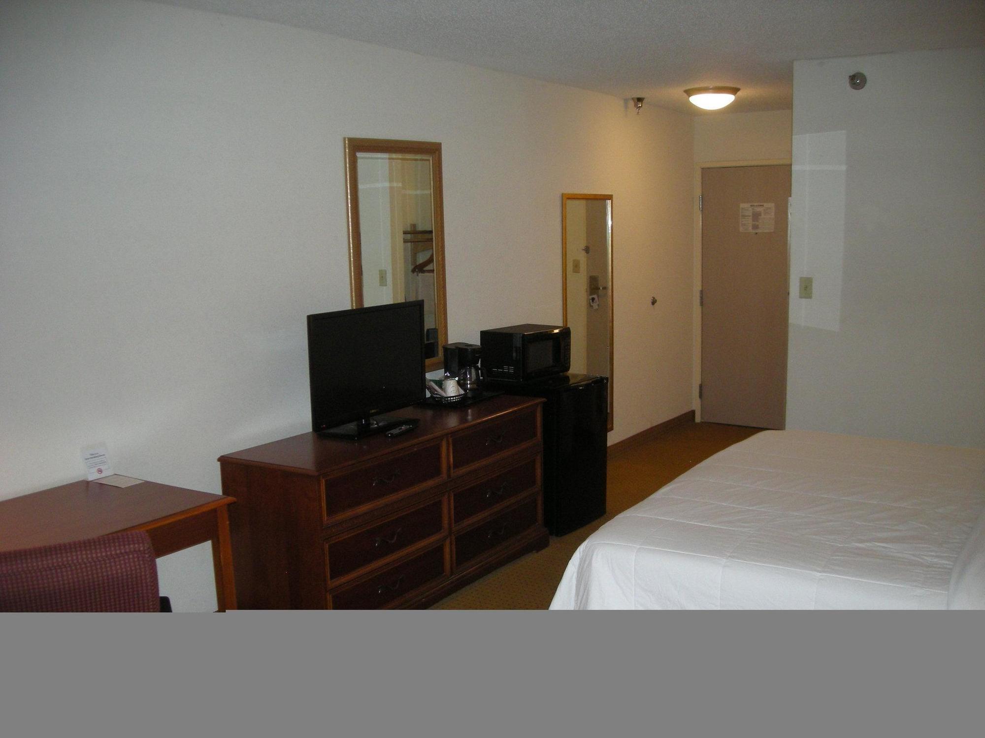 Red Roof Inn Evansville Stacer Bagian luar foto