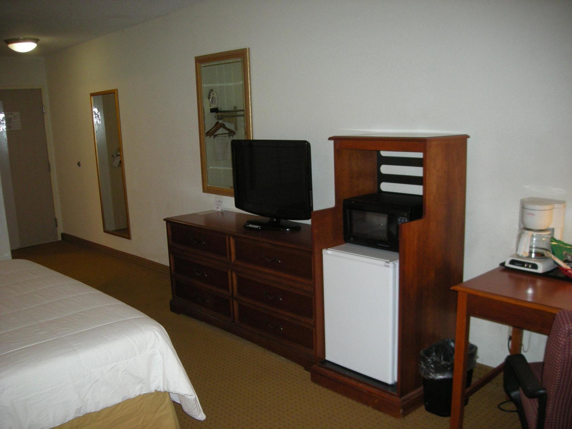 Red Roof Inn Evansville Stacer Bagian luar foto
