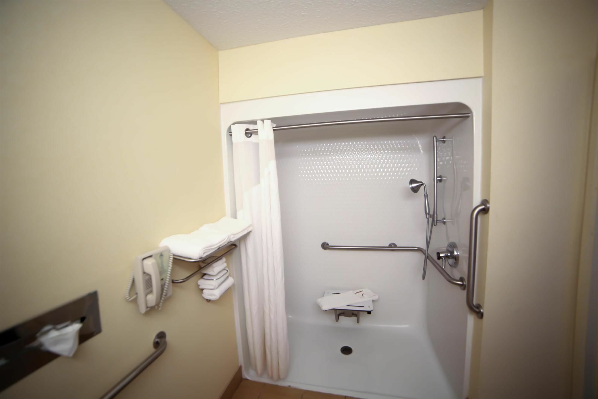 Red Roof Inn Evansville Stacer Bagian luar foto