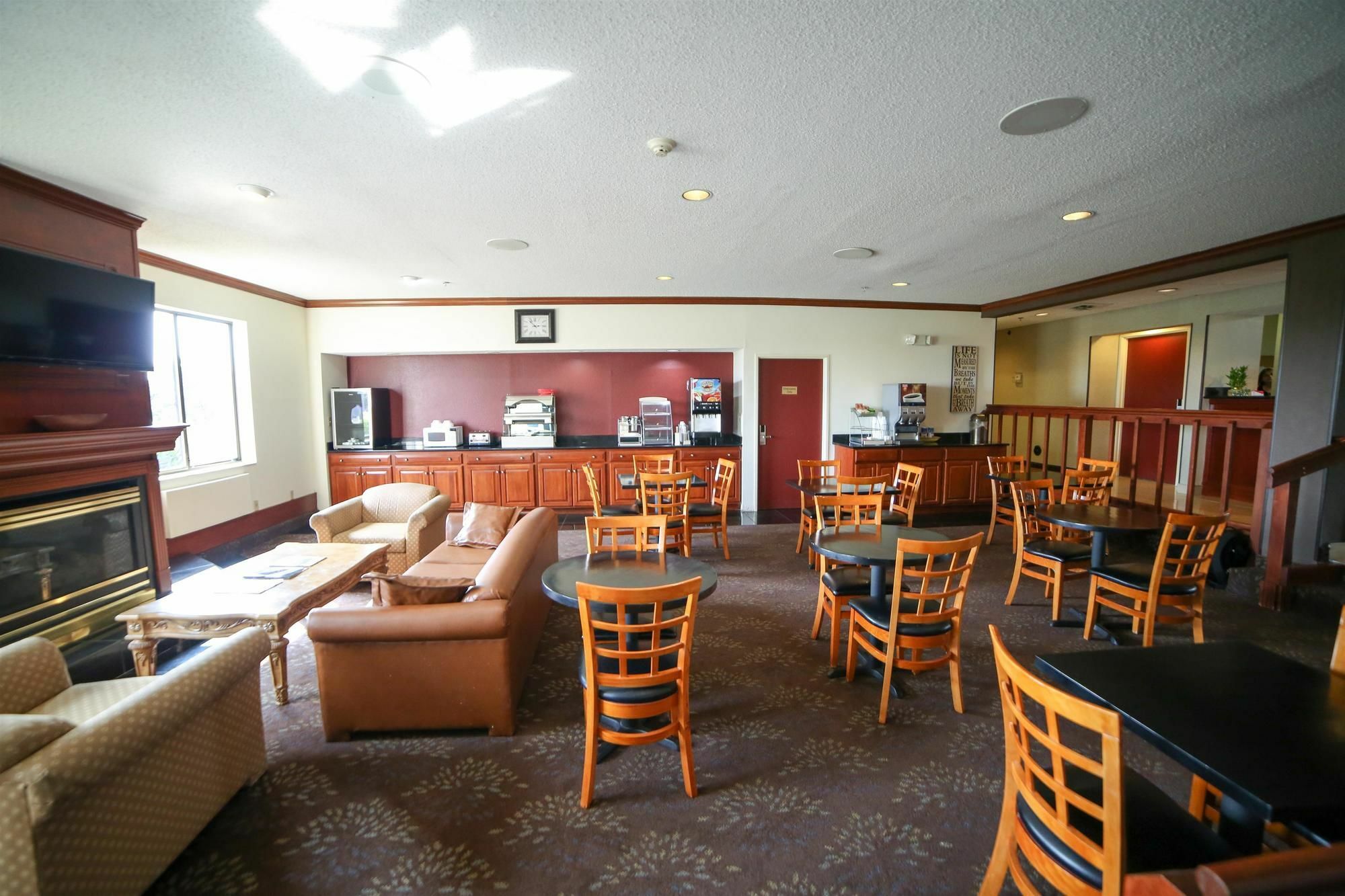 Red Roof Inn Evansville Stacer Bagian luar foto